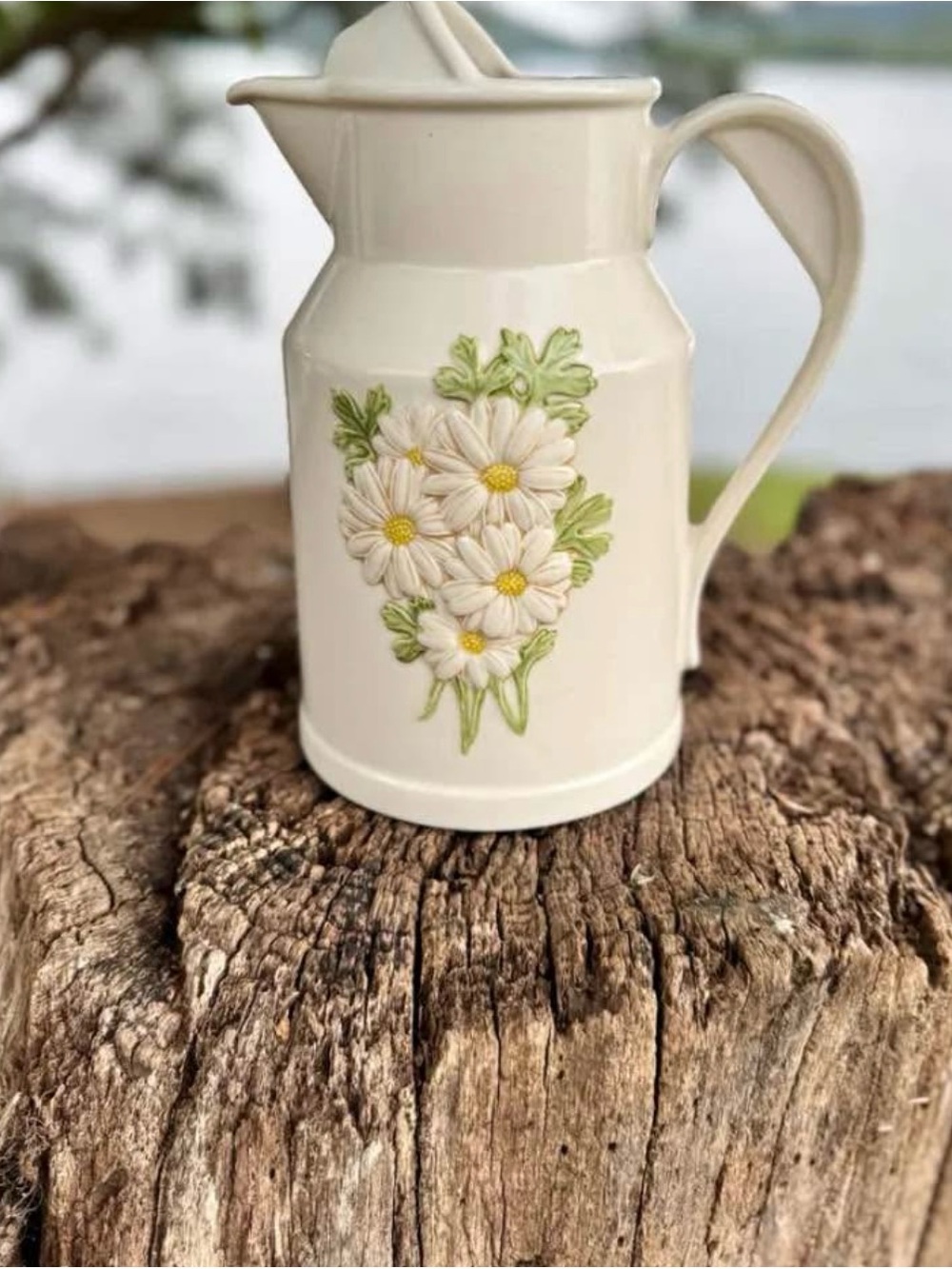 Vintage Metlox Poppytrail Daisy 64 oz mid century USA pottery pitcher